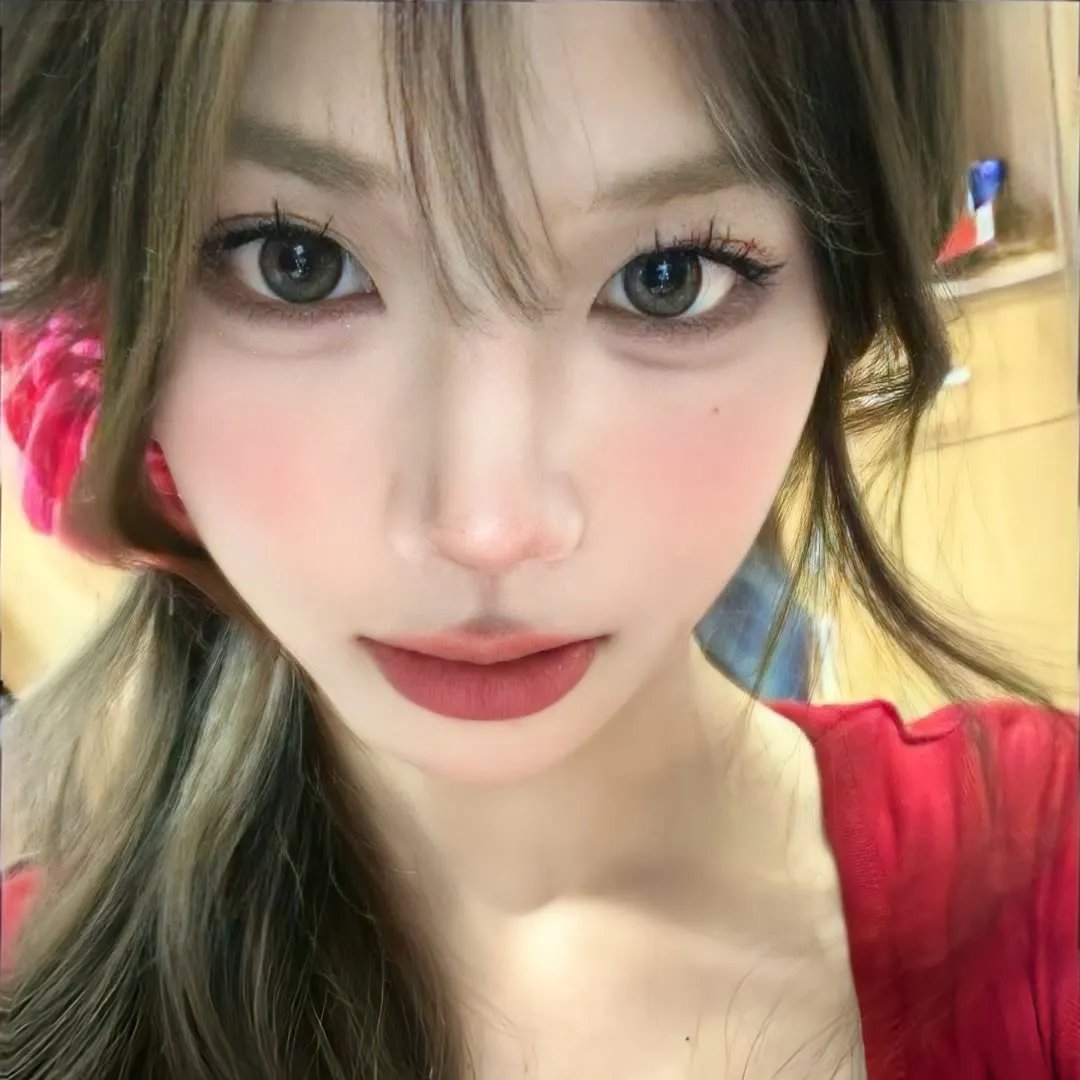 坐推土机的少女